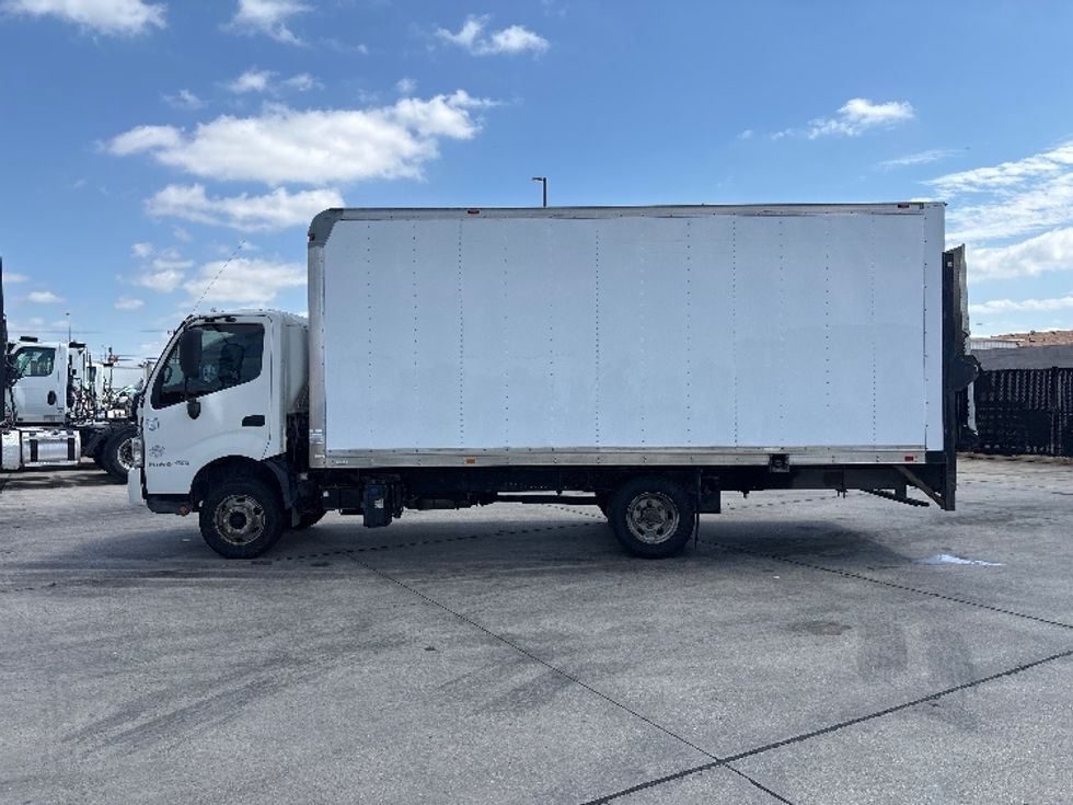 Light Duty Box Truck-Light and Medium Duty Trucks-Hino-2017-155-Arlington-TX-196,072\n\t\tmiles-$ 14,000 - Image 4