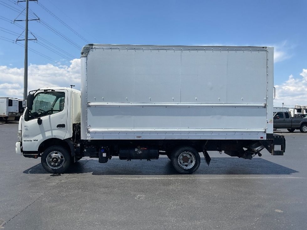 Light Duty Box Truck-Light and Medium Duty Trucks-Hino-2017-155-Greeley-CO-73,835\n\t\tmiles-$ 38,500 - Image 4