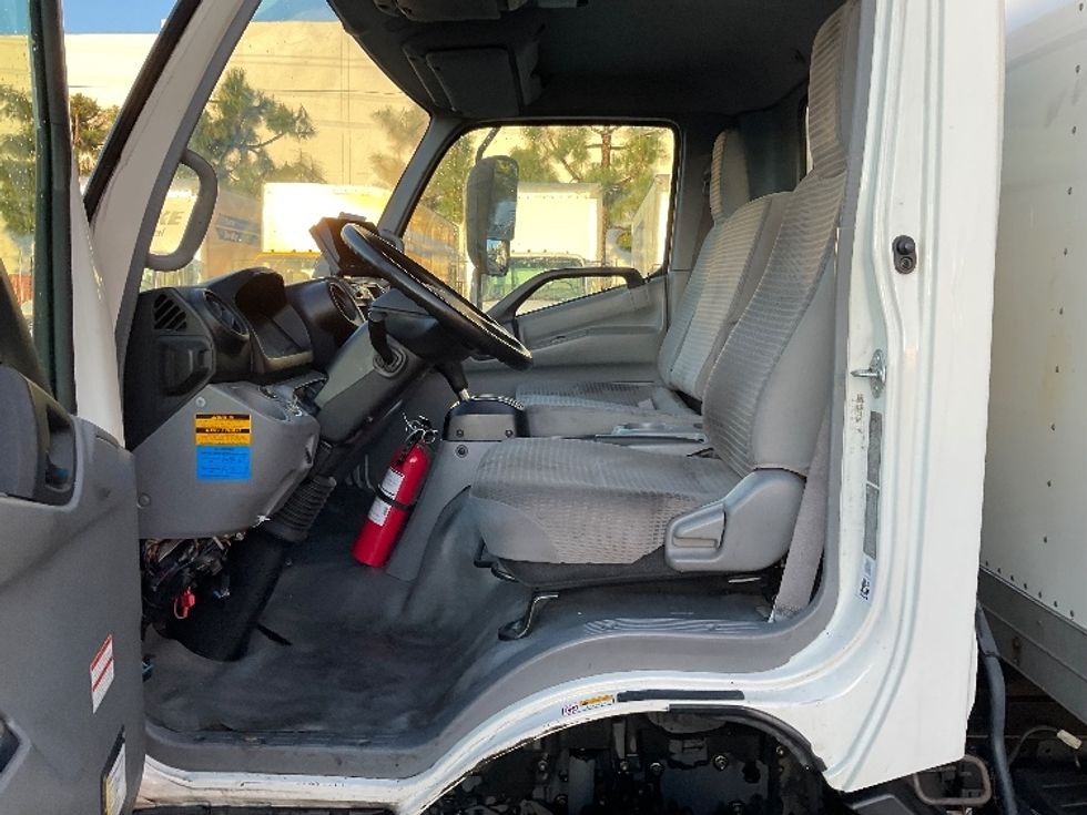 Light Duty Box Truck-Light and Medium Duty Trucks-Hino-2017-155-Torrance-CA-128,630\n\t\tmiles-$ 32,000 - Image 17