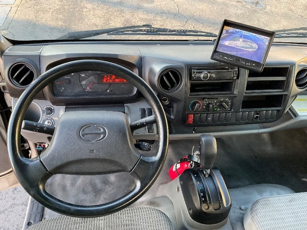 Light Duty Box Truck-Light and Medium Duty Trucks-Hino-2017-155-Torrance-CA-128,630\n\t\tmiles-$ 32,000 - Image 18