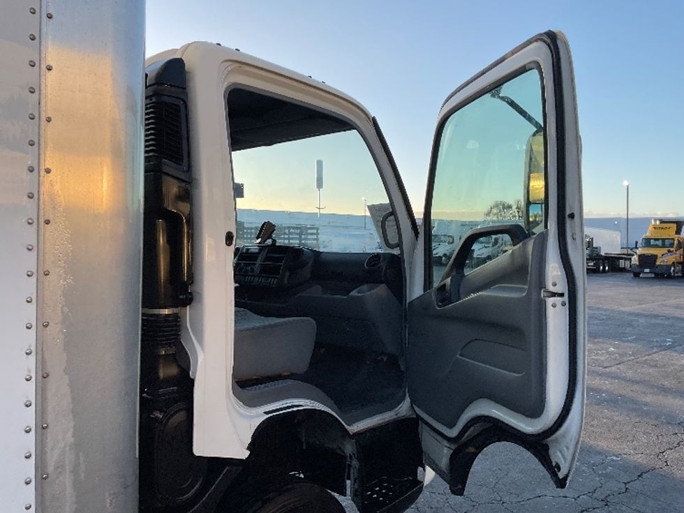 Light Duty Box Truck-Light and Medium Duty Trucks-Hino-2017-155-Torrance-CA-128,630\n\t\tmiles-$ 32,000 - Image 20
