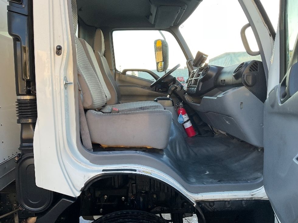 Light Duty Box Truck-Light and Medium Duty Trucks-Hino-2017-155-Torrance-CA-128,630\n\t\tmiles-$ 32,000 - Image 22