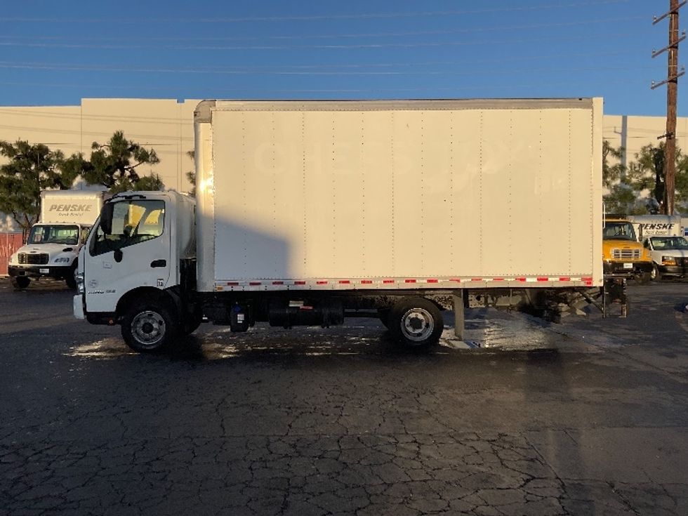 Light Duty Box Truck-Light and Medium Duty Trucks-Hino-2017-155-Torrance-CA-128,630\n\t\tmiles-$ 32,000 - Image 4