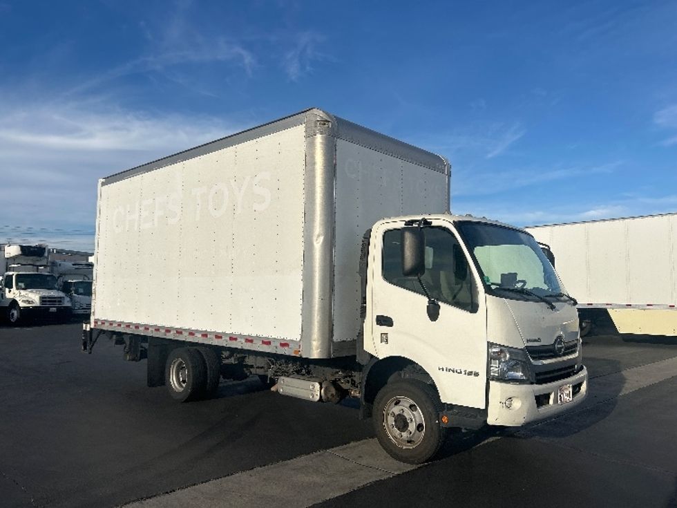 Light Duty Box Truck-Light and Medium Duty Trucks-Hino-2017-155-Torrance-CA-129,257\n\t\tmiles-$ 32,000 - Image 1