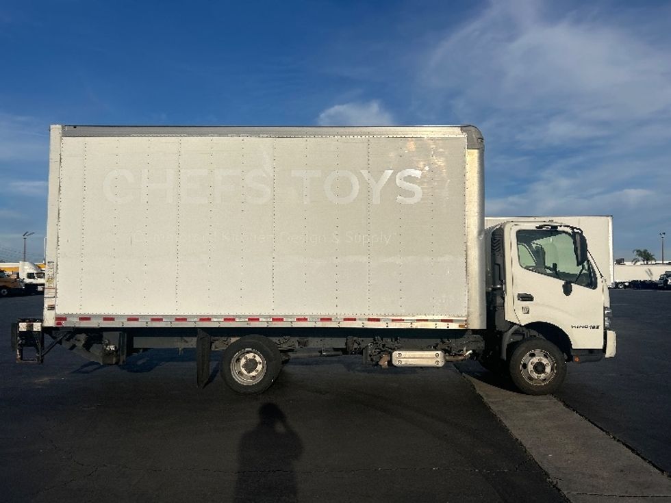 Light Duty Box Truck-Light and Medium Duty Trucks-Hino-2017-155-Torrance-CA-129,257\n\t\tmiles-$ 32,000 - Image 14