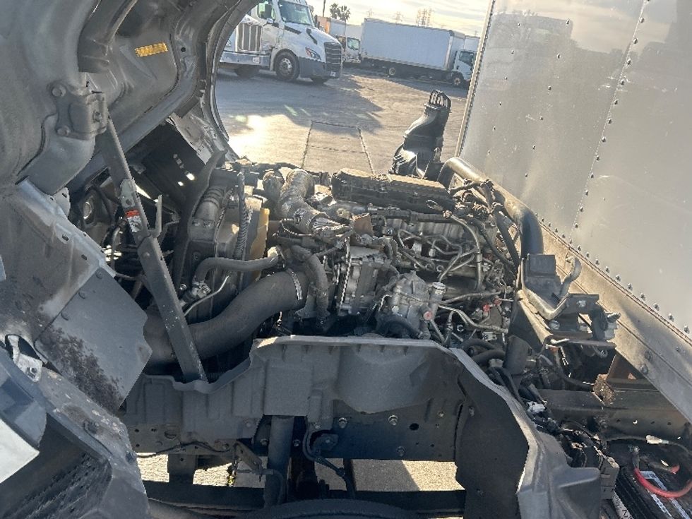 Light Duty Box Truck-Light and Medium Duty Trucks-Hino-2017-155-Torrance-CA-129,257\n\t\tmiles-$ 32,000 - Image 23