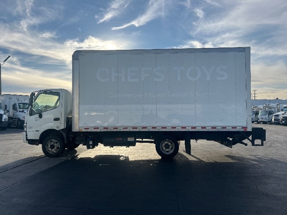 Light Duty Box Truck-Light and Medium Duty Trucks-Hino-2017-155-Torrance-CA-129,257\n\t\tmiles-$ 32,000 - Image 4