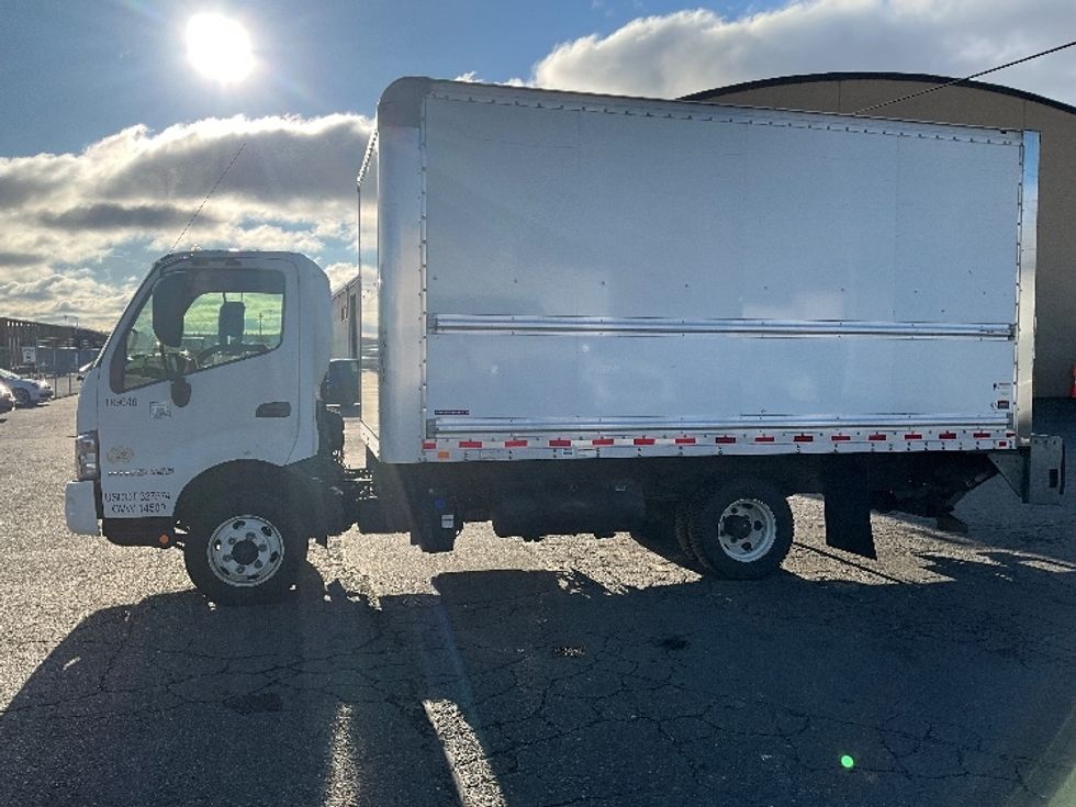 Light Duty Box Truck-Light and Medium Duty Trucks-Hino-2018-155-Kent-WA-78,905\n\t\tmiles-$ 42,000 - Image 4