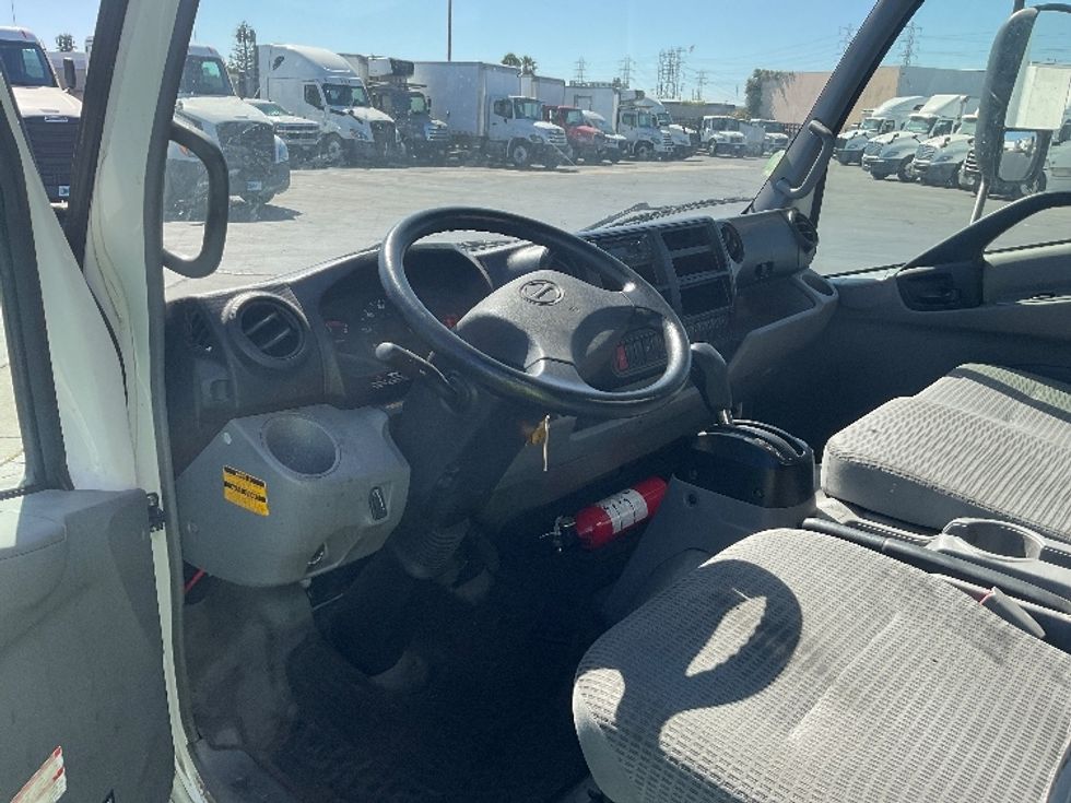 Light Duty Box Truck-Light and Medium Duty Trucks-Hino-2018-155-Torrance-CA-72,103\n\t\tmiles-$ 36,750 - Image 17
