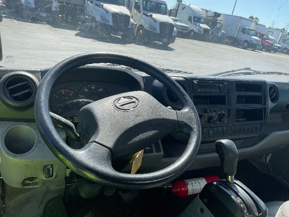 Light Duty Box Truck-Light and Medium Duty Trucks-Hino-2018-155-Torrance-CA-72,103\n\t\tmiles-$ 36,750 - Image 18