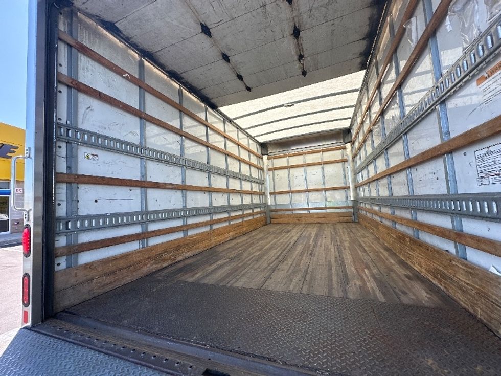 Light Duty Box Truck-Light and Medium Duty Trucks-Hino-2019-155-Baltimore-MD-172,297\n\t\tmiles-$ 24,250 - Image 11