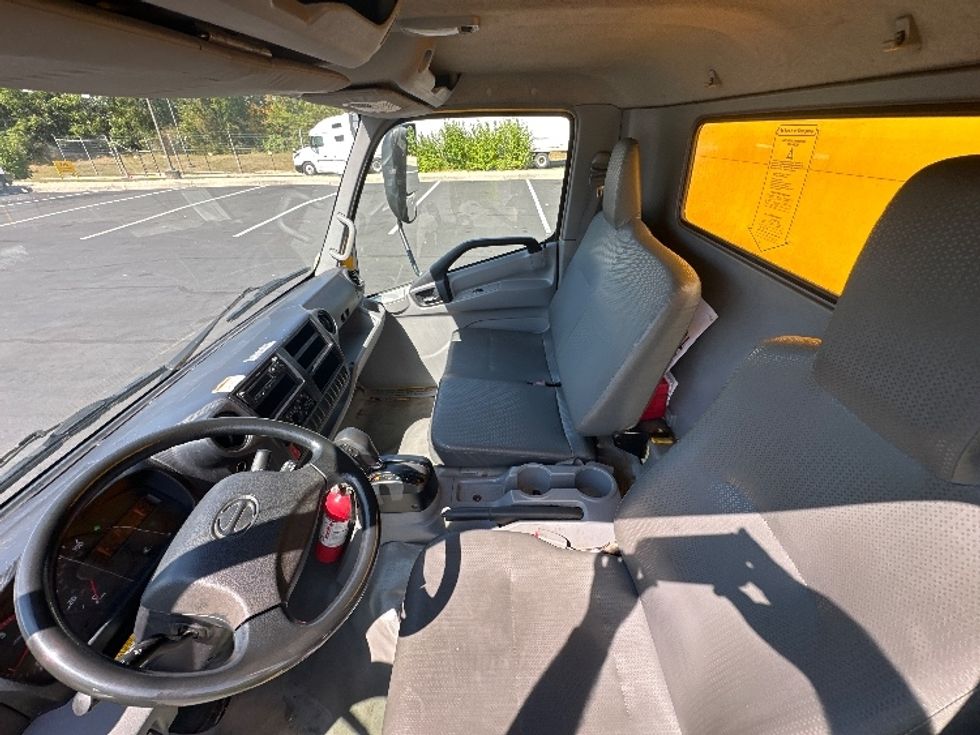 Light Duty Box Truck-Light and Medium Duty Trucks-Hino-2019-155-Baltimore-MD-172,297\n\t\tmiles-$ 24,250 - Image 19