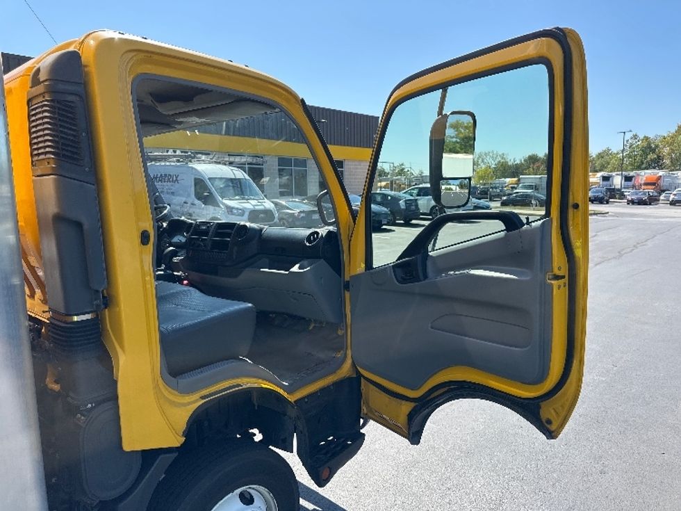 Light Duty Box Truck-Light and Medium Duty Trucks-Hino-2019-155-Baltimore-MD-172,297\n\t\tmiles-$ 24,250 - Image 20