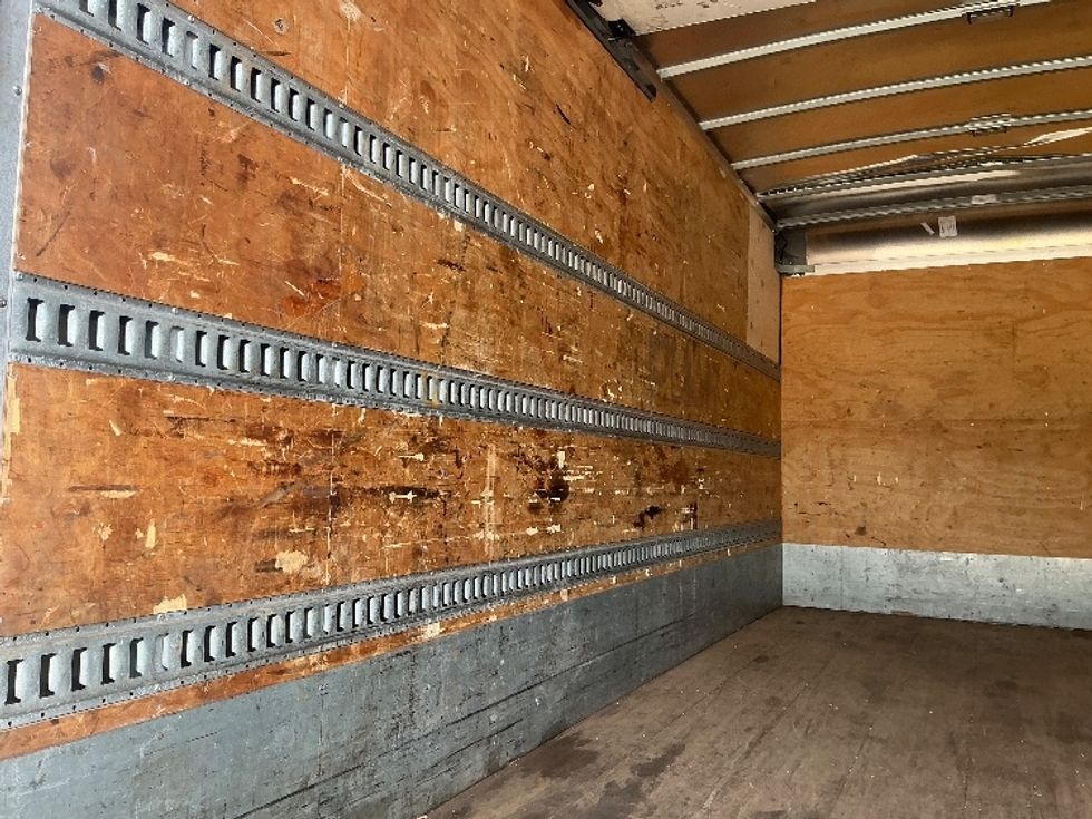 Light Duty Box Truck-Light and Medium Duty Trucks-Hino-2019-155-Chicopee-MA-165,283\n\t\tmiles-$ 27,250 - Image 11