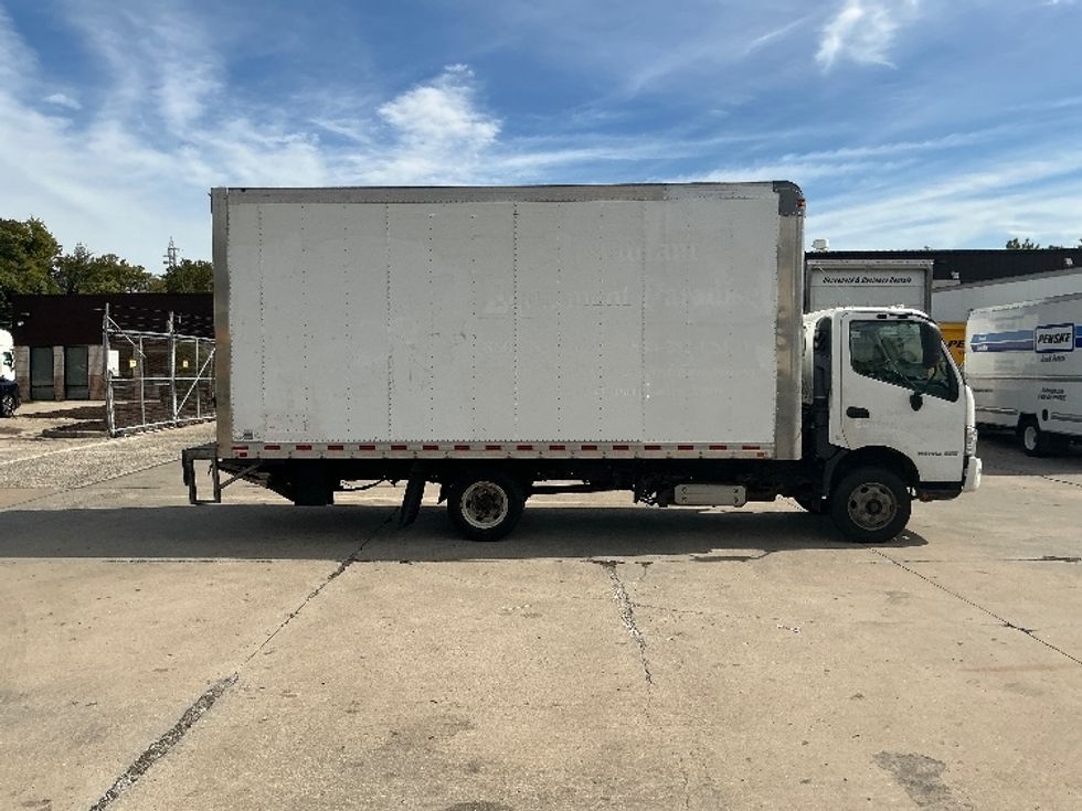Light Duty Box Truck-Light and Medium Duty Trucks-Hino-2019-155-Chicopee-MA-165,283\n\t\tmiles-$ 27,250 - Image 15