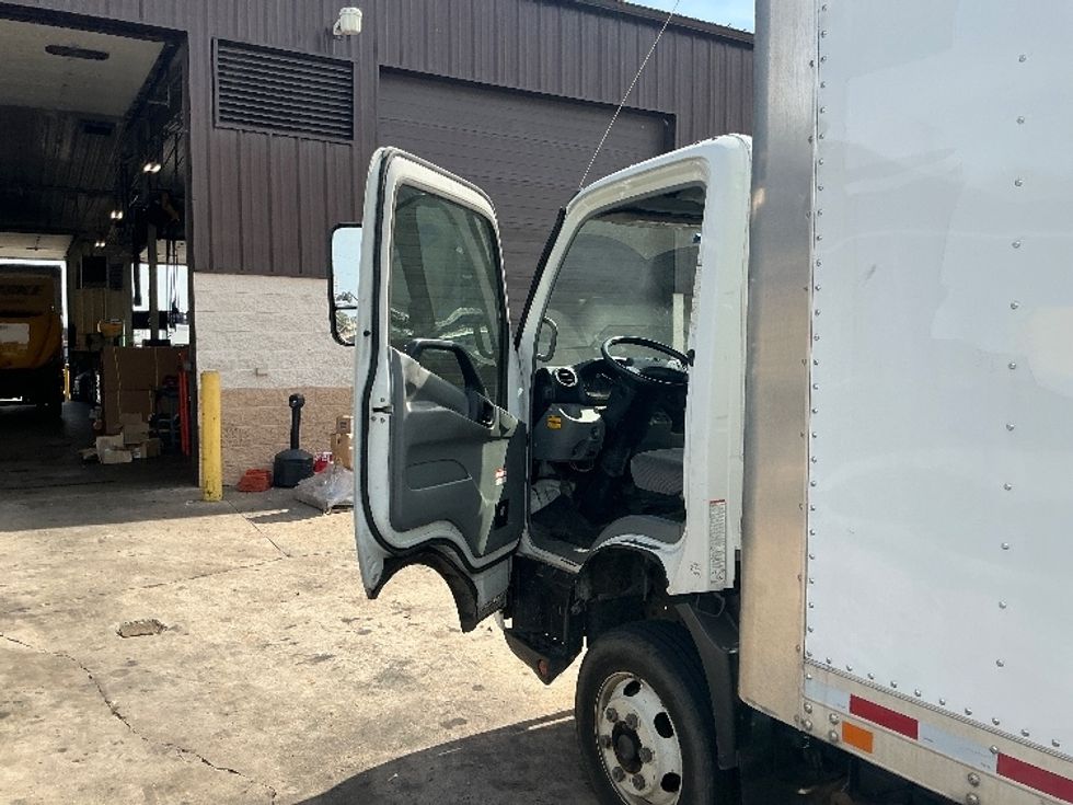 Light Duty Box Truck-Light and Medium Duty Trucks-Hino-2019-155-Chicopee-MA-165,283\n\t\tmiles-$ 27,250 - Image 16