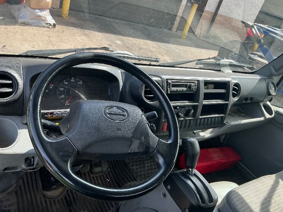 Light Duty Box Truck-Light and Medium Duty Trucks-Hino-2019-155-Chicopee-MA-165,283\n\t\tmiles-$ 27,250 - Image 18