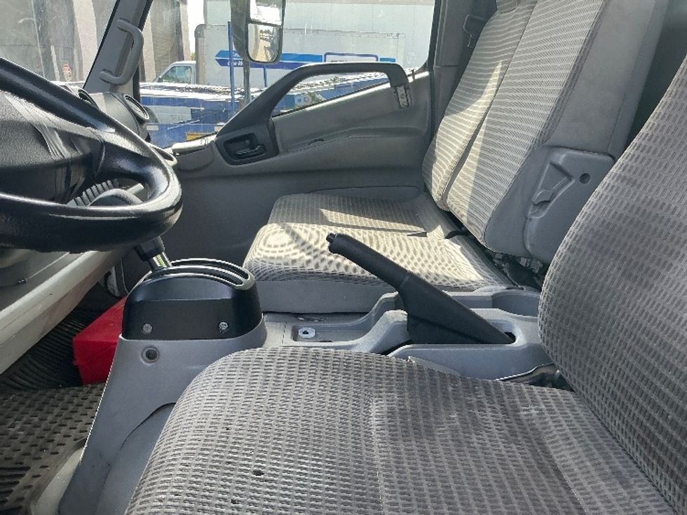 Light Duty Box Truck-Light and Medium Duty Trucks-Hino-2019-155-Chicopee-MA-165,283\n\t\tmiles-$ 27,250 - Image 19