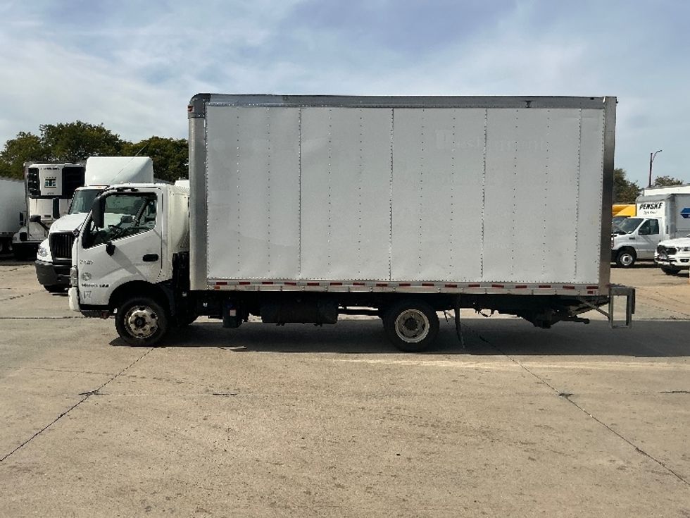 Light Duty Box Truck-Light and Medium Duty Trucks-Hino-2019-155-Chicopee-MA-165,283\n\t\tmiles-$ 27,250 - Image 4