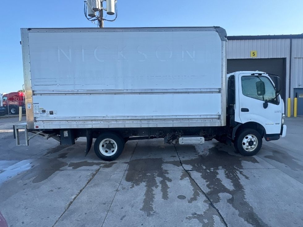 Light Duty Box Truck-Light and Medium Duty Trucks-Hino-2019-155-Dallas-TX-137,503\n\t\tmiles-$ 33,000 - Image 15