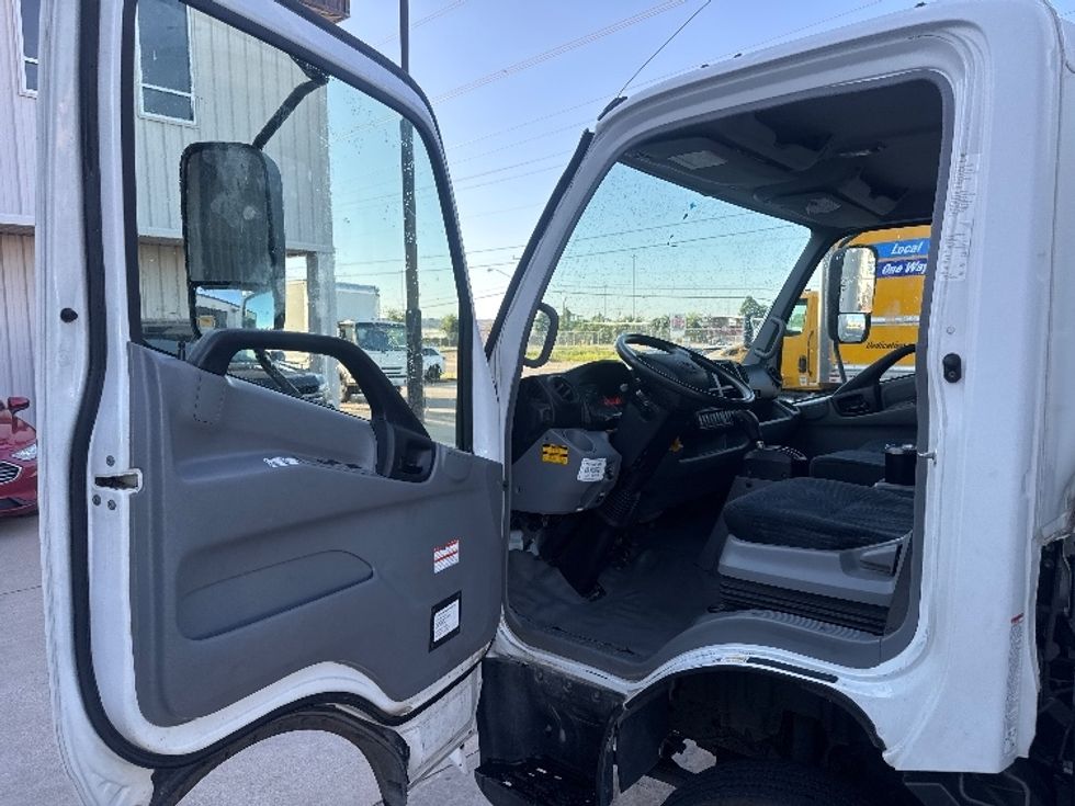Light Duty Box Truck-Light and Medium Duty Trucks-Hino-2019-155-Dallas-TX-137,503\n\t\tmiles-$ 33,000 - Image 16