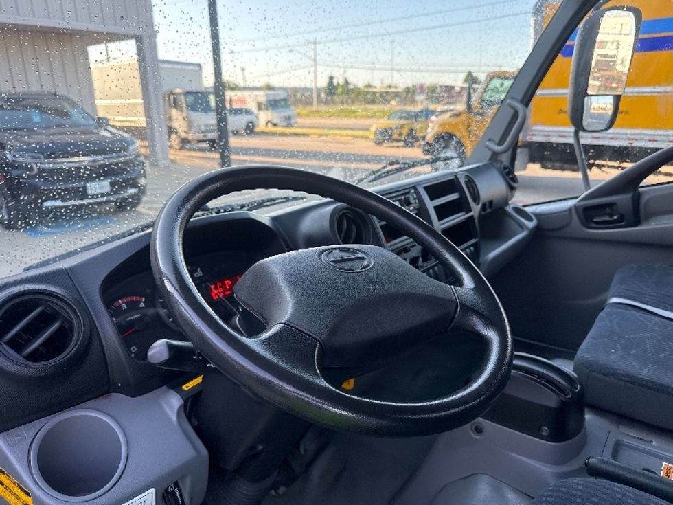Light Duty Box Truck-Light and Medium Duty Trucks-Hino-2019-155-Dallas-TX-137,503\n\t\tmiles-$ 33,000 - Image 17