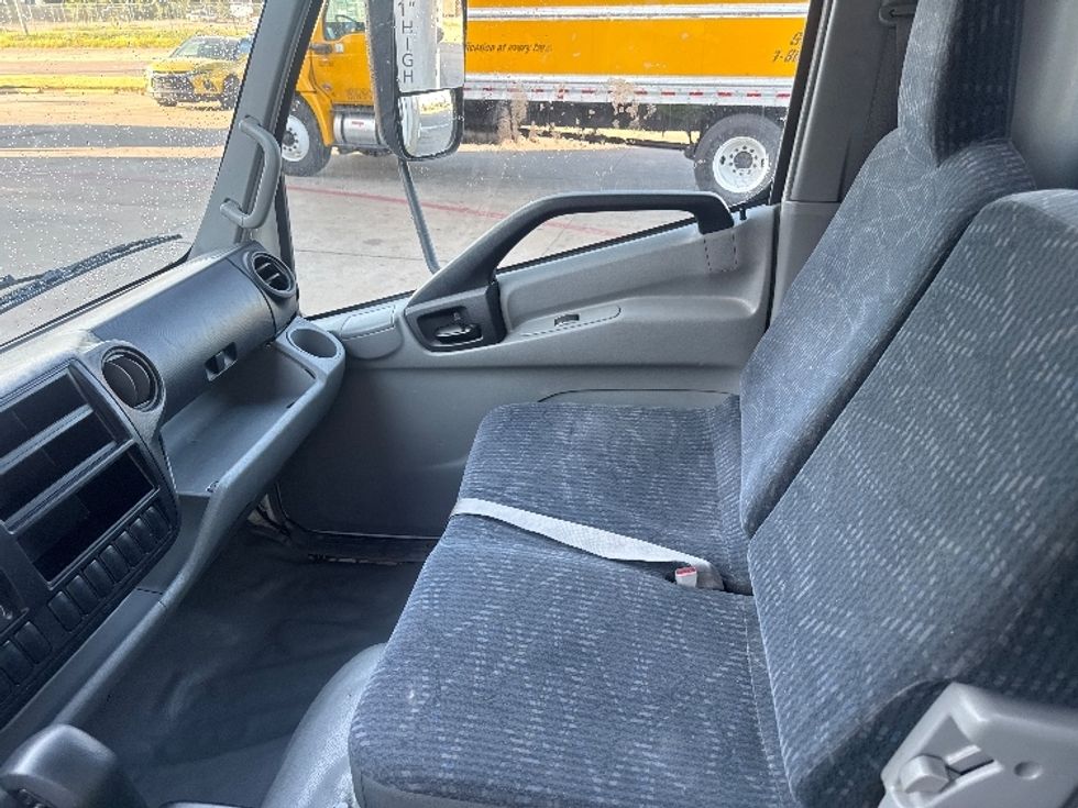 Light Duty Box Truck-Light and Medium Duty Trucks-Hino-2019-155-Dallas-TX-137,503\n\t\tmiles-$ 33,000 - Image 18