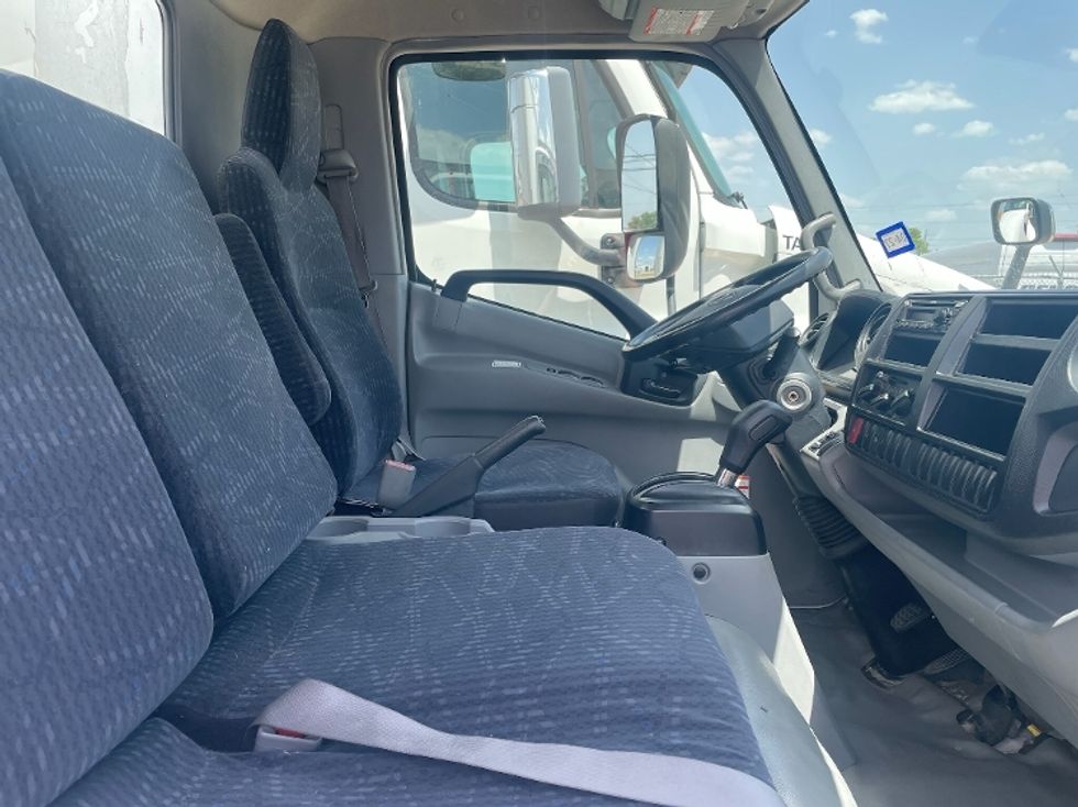 Light Duty Box Truck-Light and Medium Duty Trucks-Hino-2019-155-Dallas-TX-137,503\n\t\tmiles-$ 33,000 - Image 21
