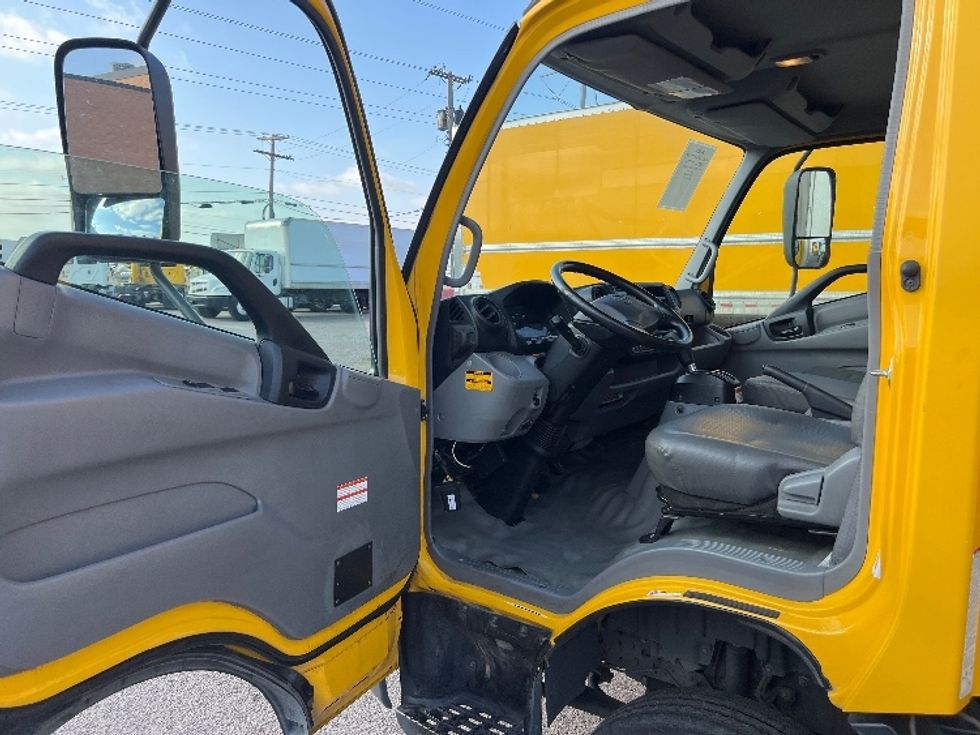 Light Duty Box Truck-Light and Medium Duty Trucks-Hino-2019-155-Dallas-TX-95,332\n\t\tmiles-$ 35,750 - Image 16