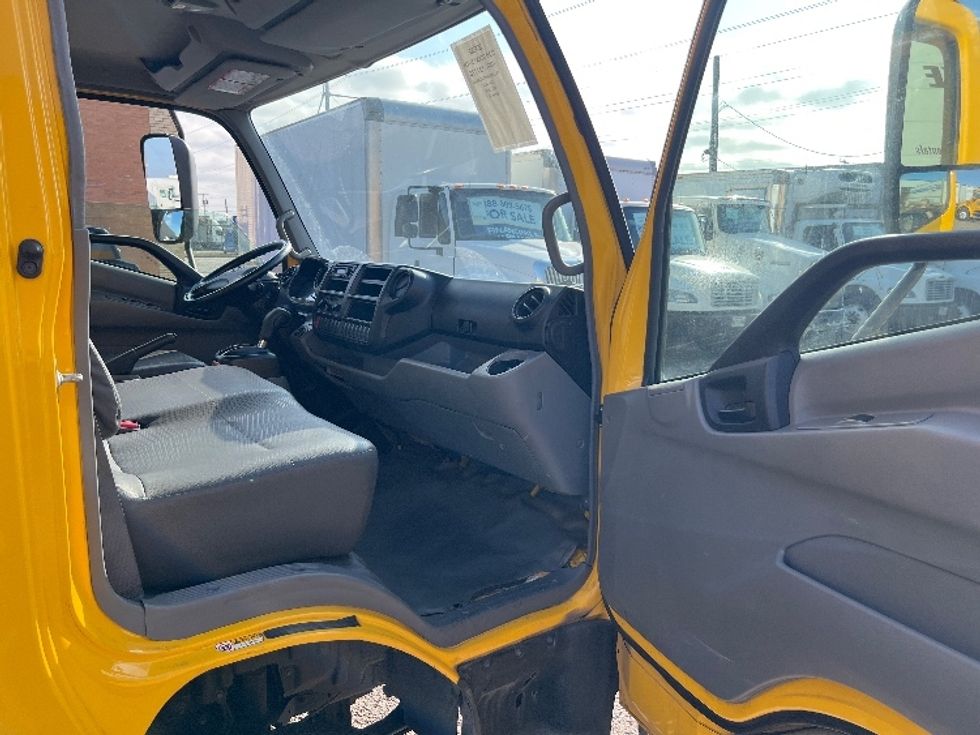 Light Duty Box Truck-Light and Medium Duty Trucks-Hino-2019-155-Dallas-TX-95,332\n\t\tmiles-$ 35,750 - Image 19