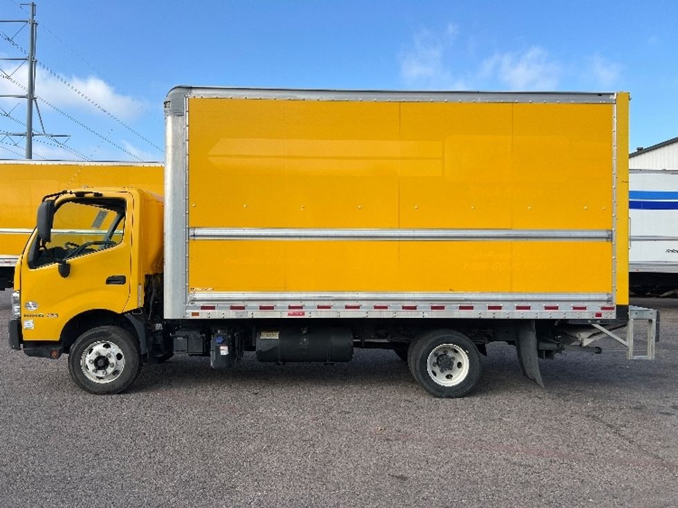 Light Duty Box Truck-Light and Medium Duty Trucks-Hino-2019-155-Dallas-TX-95,332\n\t\tmiles-$ 35,750 - Image 4