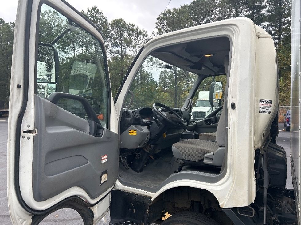Light Duty Box Truck-Light and Medium Duty Trucks-Hino-2019-155-Gainesville-GA-151,712\n\t\tmiles-$ 32,750 - Image 16