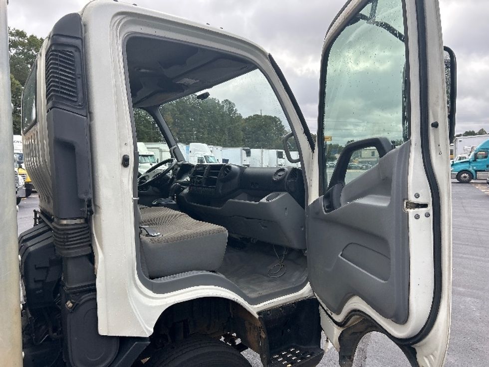 Light Duty Box Truck-Light and Medium Duty Trucks-Hino-2019-155-Gainesville-GA-151,712\n\t\tmiles-$ 32,750 - Image 20