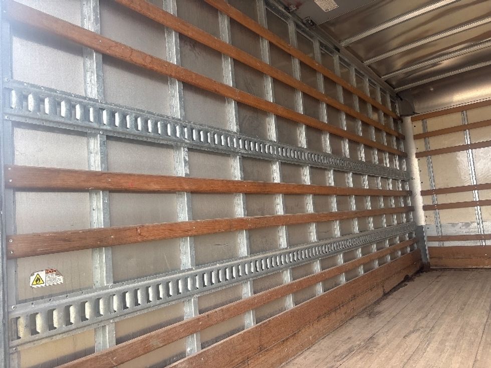 Light Duty Box Truck-Light and Medium Duty Trucks-Hino-2019-155-Houston-TX-117,093\n\t\tmiles-$ 36,750 - Image 11