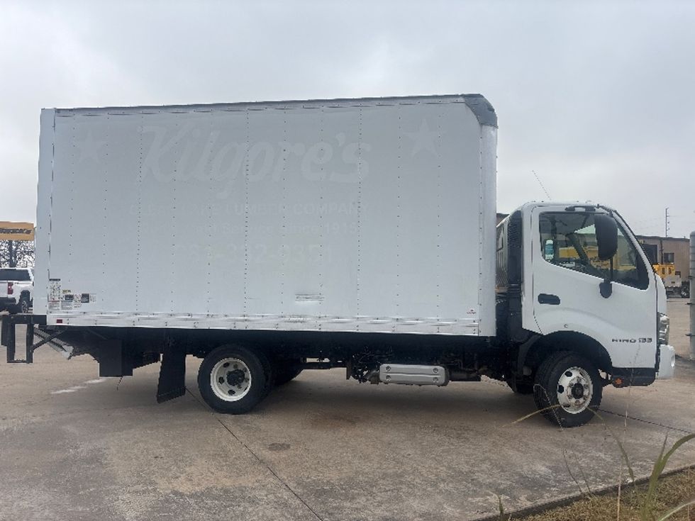 Light Duty Box Truck-Light and Medium Duty Trucks-Hino-2019-155-Houston-TX-117,093\n\t\tmiles-$ 36,750 - Image 15