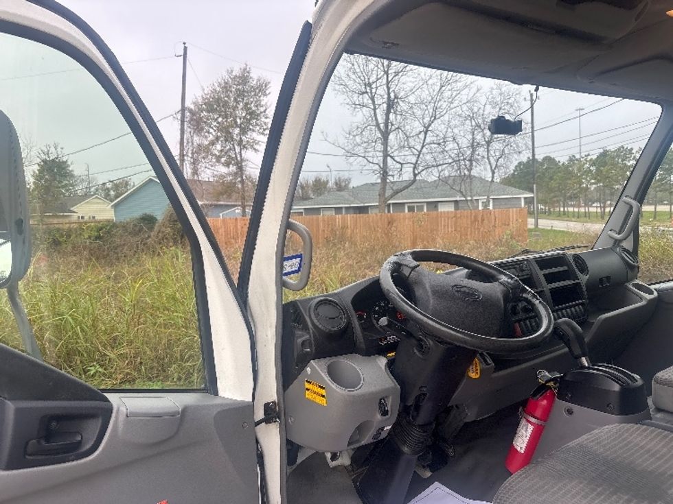 Light Duty Box Truck-Light and Medium Duty Trucks-Hino-2019-155-Houston-TX-117,093\n\t\tmiles-$ 36,750 - Image 16