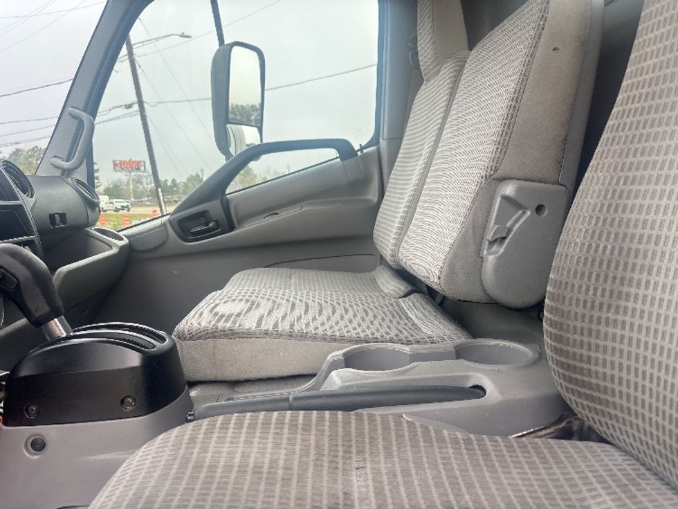 Light Duty Box Truck-Light and Medium Duty Trucks-Hino-2019-155-Houston-TX-117,093\n\t\tmiles-$ 36,750 - Image 18