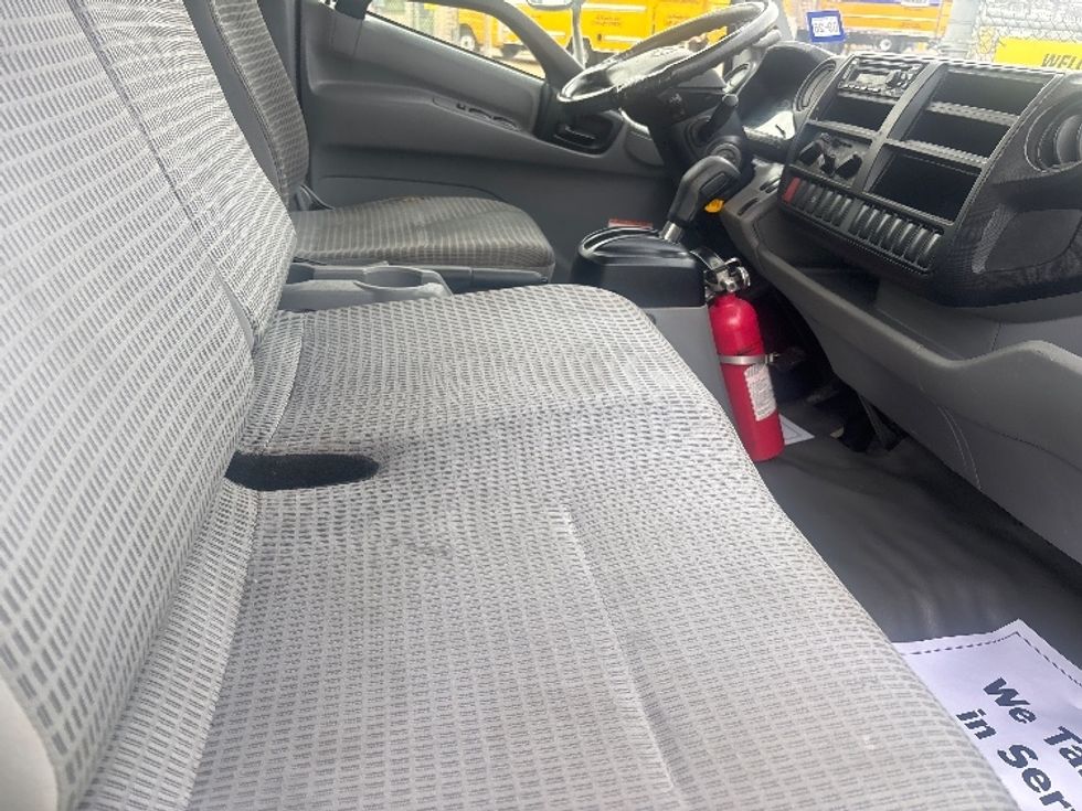 Light Duty Box Truck-Light and Medium Duty Trucks-Hino-2019-155-Houston-TX-117,093\n\t\tmiles-$ 36,750 - Image 21