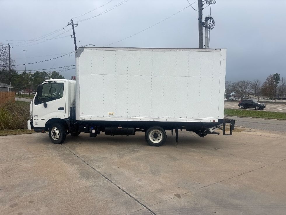 Light Duty Box Truck-Light and Medium Duty Trucks-Hino-2019-155-Houston-TX-117,093\n\t\tmiles-$ 36,750 - Image 4