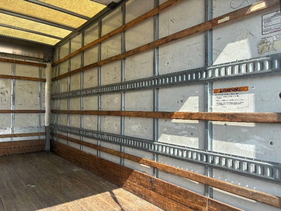 Light Duty Box Truck-Light and Medium Duty Trucks-Hino-2019-155-Houston-TX-123,593\n\t\tmiles-$ 37,000 - Image 11