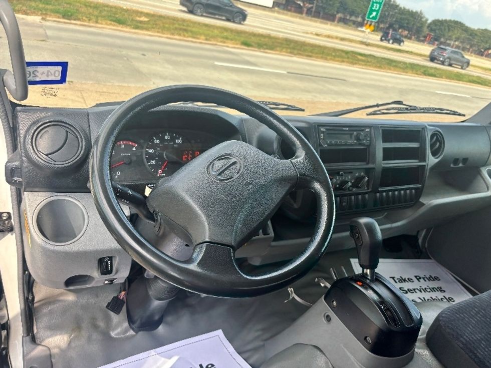 Light Duty Box Truck-Light and Medium Duty Trucks-Hino-2019-155-Houston-TX-123,593\n\t\tmiles-$ 37,000 - Image 16
