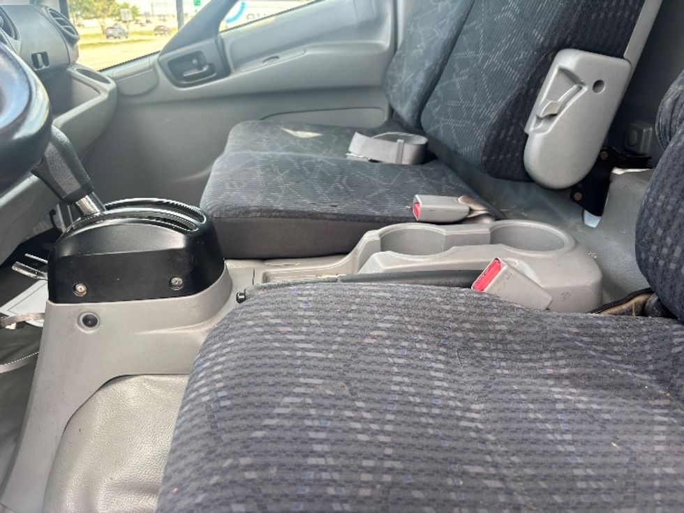 Light Duty Box Truck-Light and Medium Duty Trucks-Hino-2019-155-Houston-TX-123,593\n\t\tmiles-$ 37,000 - Image 18