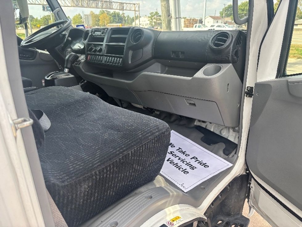 Light Duty Box Truck-Light and Medium Duty Trucks-Hino-2019-155-Houston-TX-123,593\n\t\tmiles-$ 37,000 - Image 19