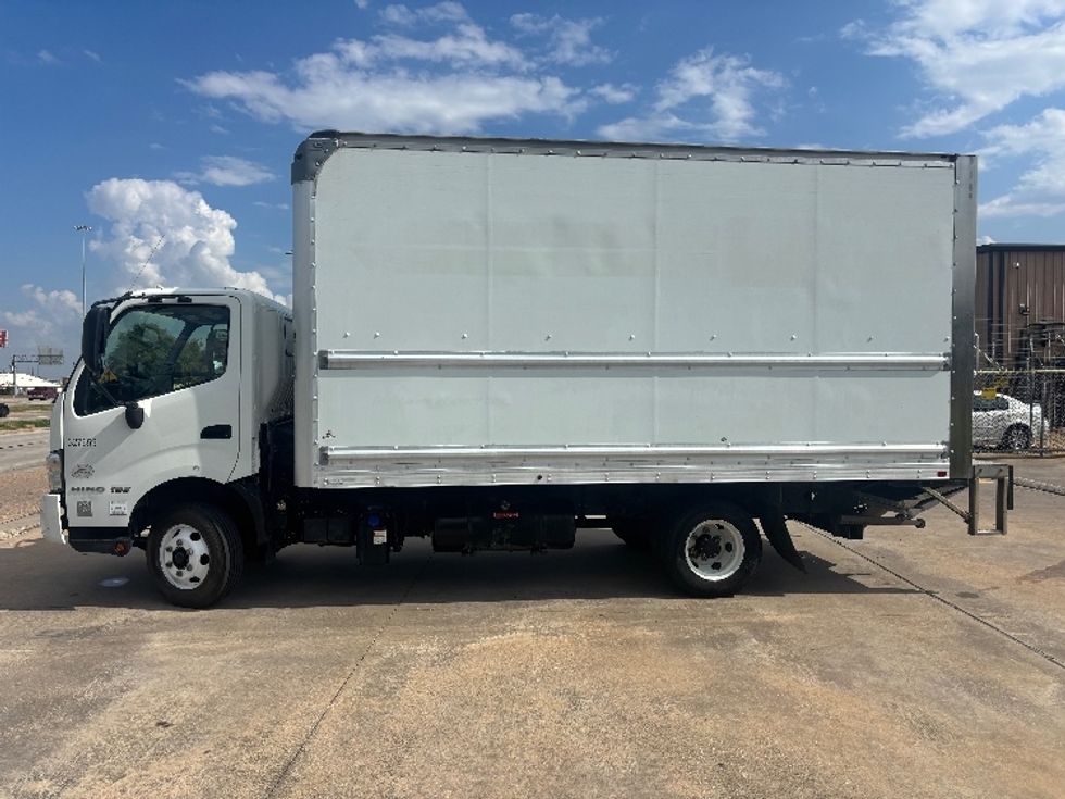 Light Duty Box Truck-Light and Medium Duty Trucks-Hino-2019-155-Houston-TX-123,593\n\t\tmiles-$ 37,000 - Image 4