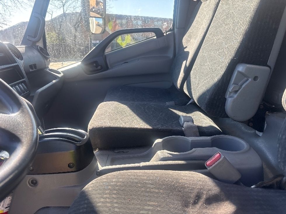 Light Duty Box Truck-Light and Medium Duty Trucks-Hino-2019-155-Houston-TX-150,806\n\t\tmiles-$ 33,750 - Image 18