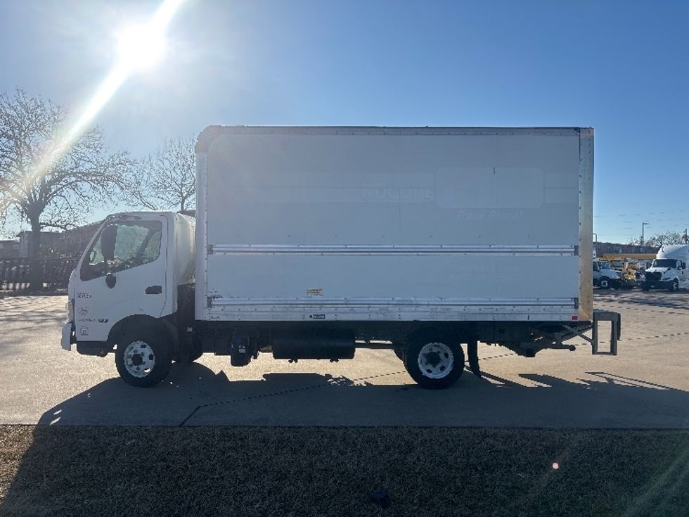 Light Duty Box Truck-Light and Medium Duty Trucks-Hino-2019-155-Houston-TX-150,806\n\t\tmiles-$ 33,750 - Image 4