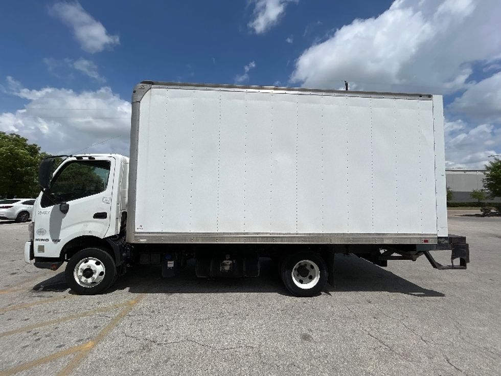 Light Duty Box Truck-Light and Medium Duty Trucks-Hino-2019-155-Katy-TX-98,863\n\t\tmiles-$ 38,500 - Image 4