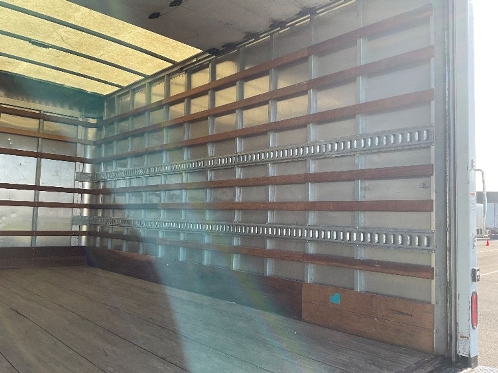 Light Duty Box Truck-Light and Medium Duty Trucks-Hino-2019-155-Kent-WA-69,180\n\t\tmiles-$ 46,000 - Image 12