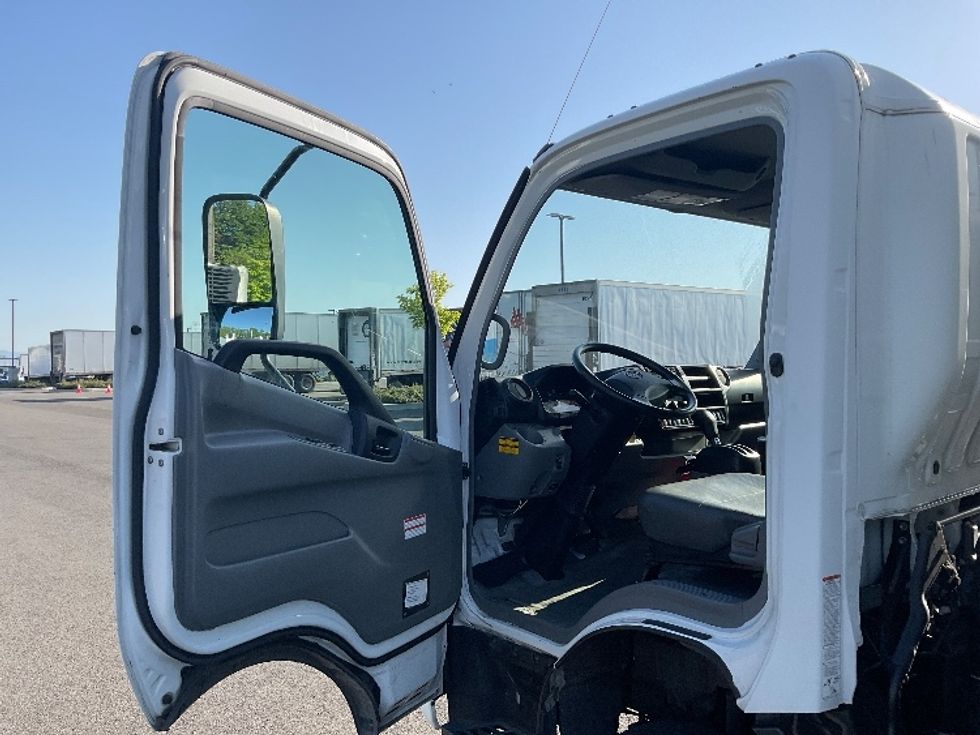Light Duty Box Truck-Light and Medium Duty Trucks-Hino-2019-155-Kent-WA-69,180\n\t\tmiles-$ 46,000 - Image 16