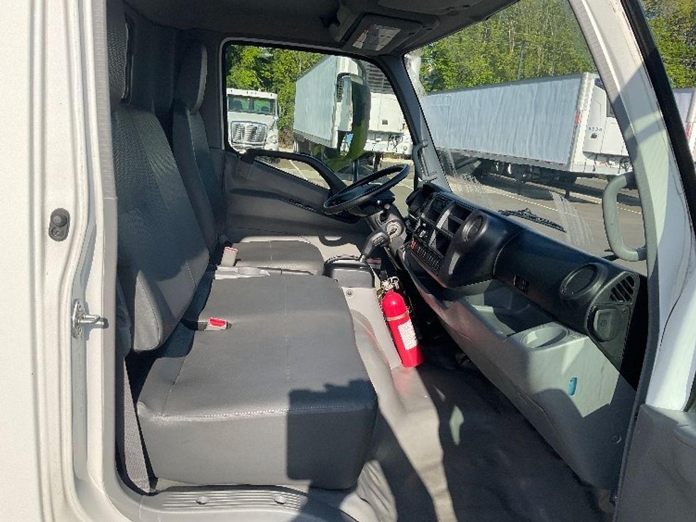 Light Duty Box Truck-Light and Medium Duty Trucks-Hino-2019-155-Kent-WA-69,180\n\t\tmiles-$ 46,000 - Image 22